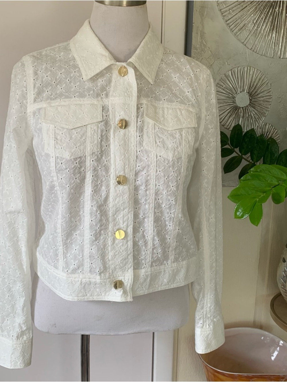 NWT $99 Jones New York White Eyelet Button-Front Top size M - Picture 2 of 12